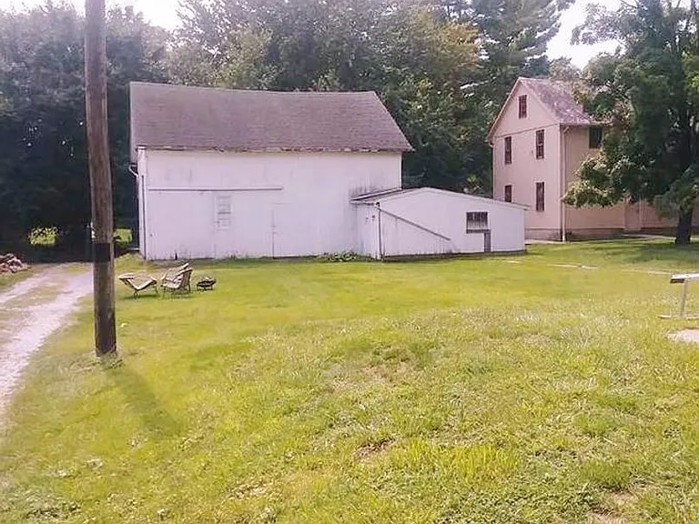 124 E Main St — Photo 8