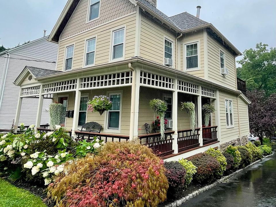 71 N Midland Ave Nyack - entrance around back - no steps