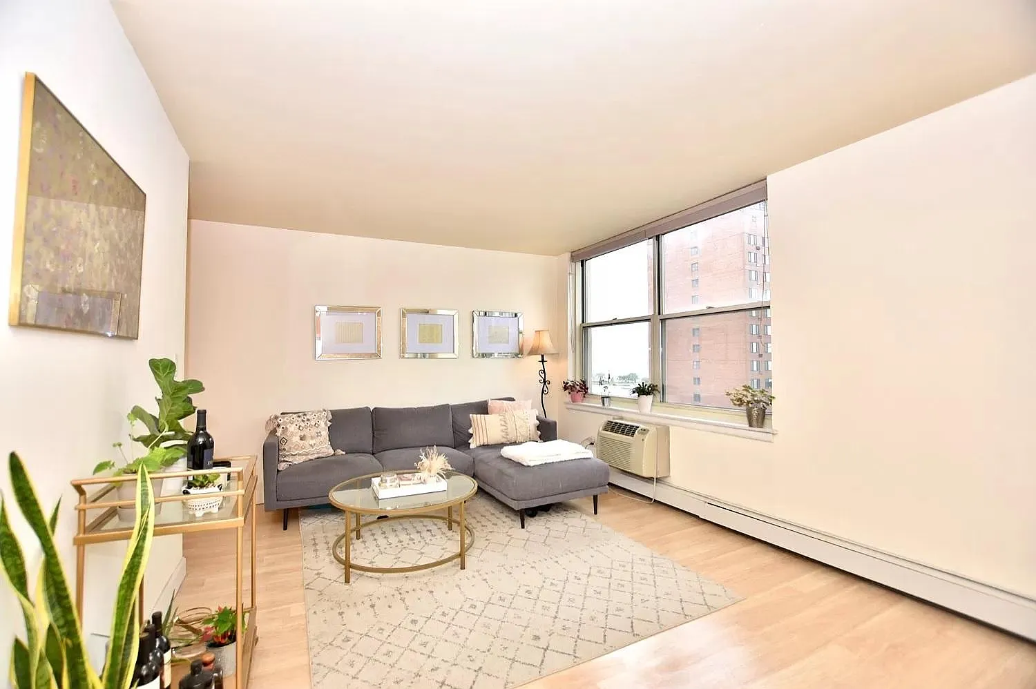 3033 N Sheridan Rd — Photo 3