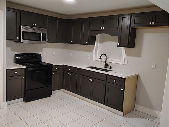3rd image of 21216 Gardenia St