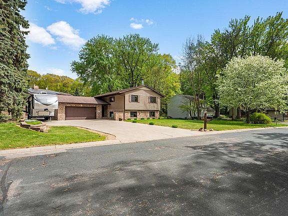 2nd image of 2850 Pheasant Cir