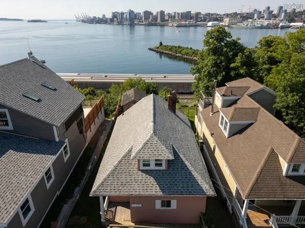 13 Fairbanks St, Dartmouth, NS B3A 1B8