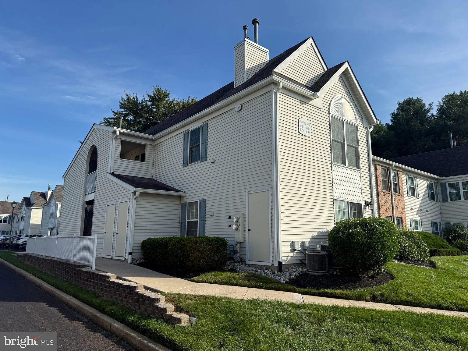 2 bed, 2.0 bath, 1220 sqft, $1,950 — Photo 1