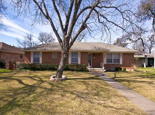 2201 Castleford Ln, Garland, TX 75040
