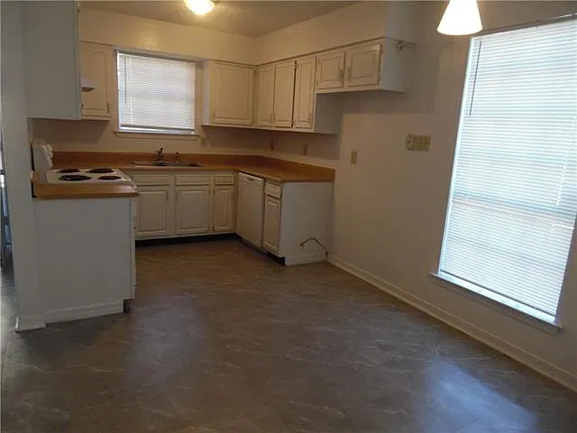 2 bed, 1.5 bath, 950 sqft, $1,075 — Photo 2