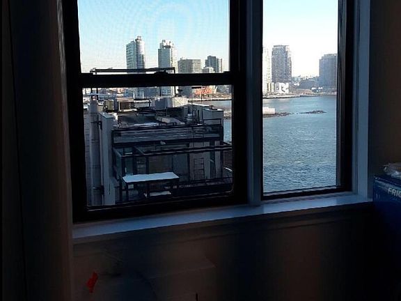 3rd image of 20 Beekman Pl APT 8B
