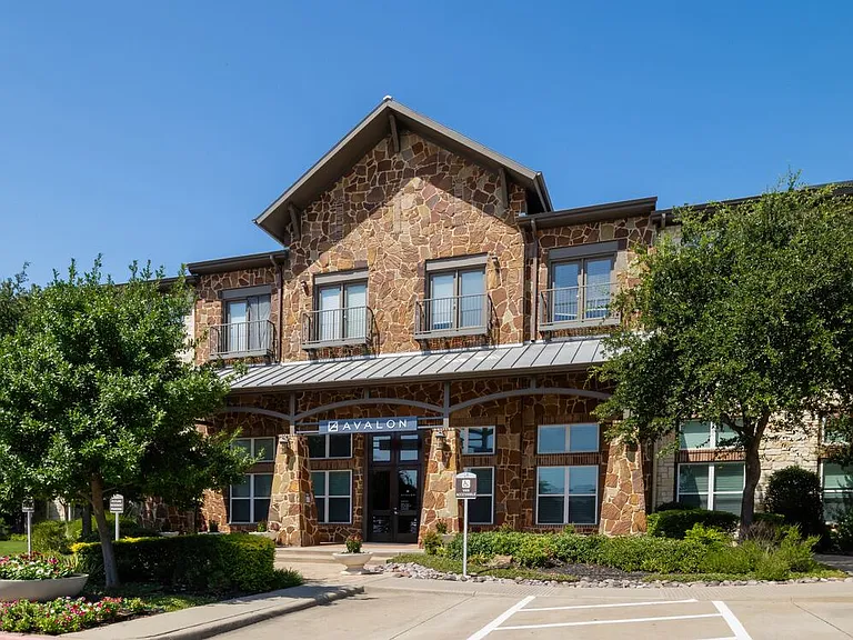 Leasing entrance