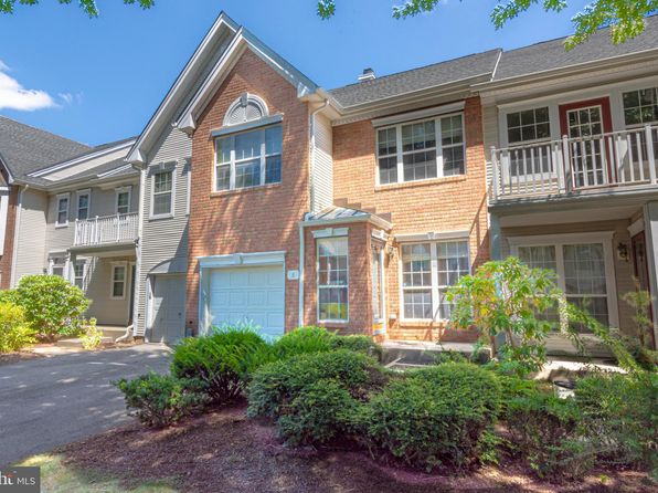 6 Howe Ct