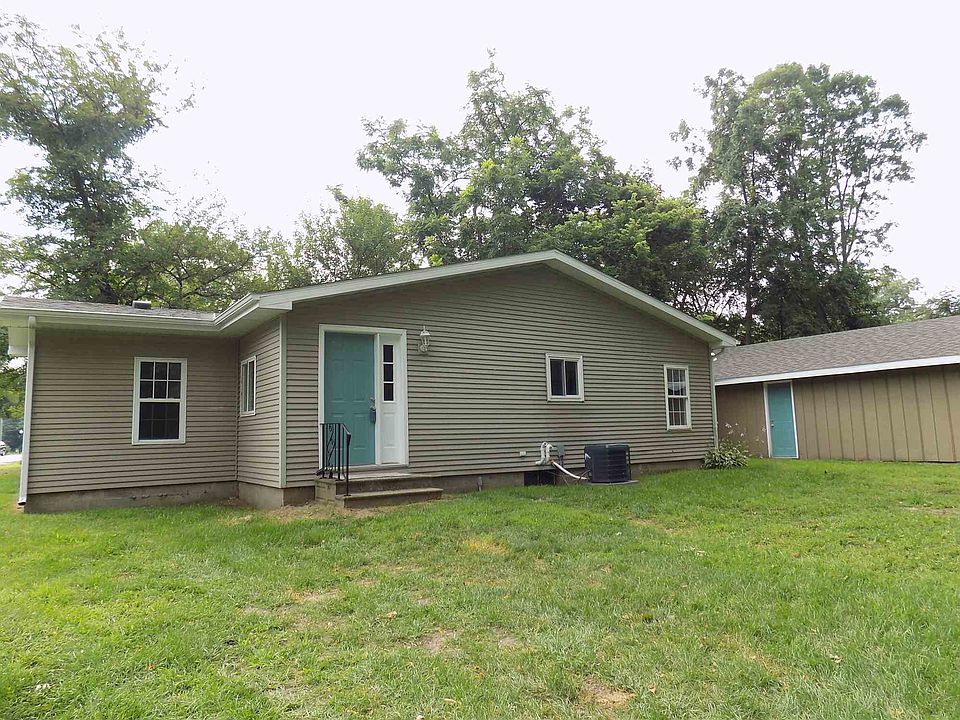 1st image of 1003 W Vistula St