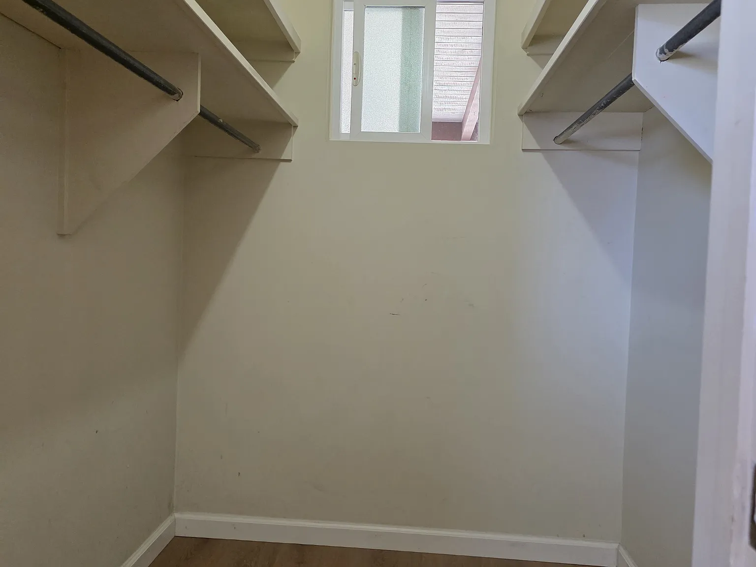 4 bed, $4,500 — Photo 2