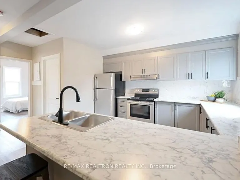 31 Greenaway Ave — Photo 2