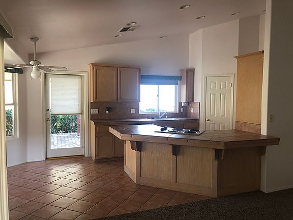 kitchen/breakfast nook
