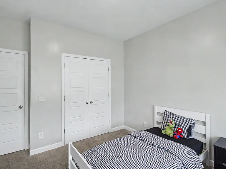 214 E Franklin St — Photo 16