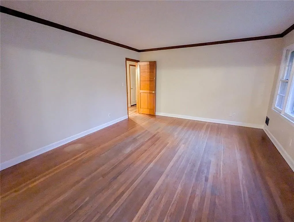 3 bed, 2.0 bath, 1358 sqft, $2,350 — Photo 4