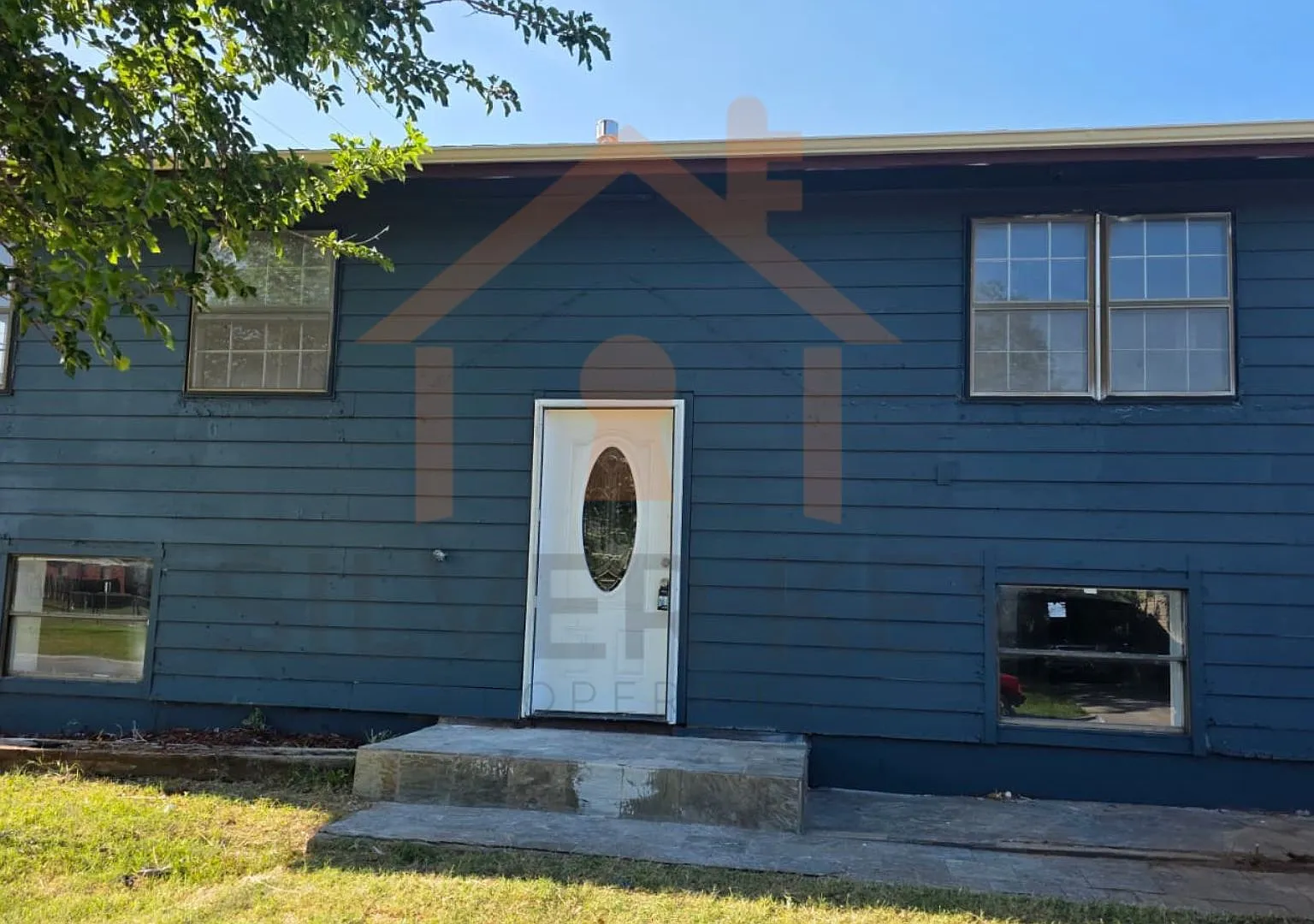 5 bed, 2000 sqft, $1,500 — Photo 1