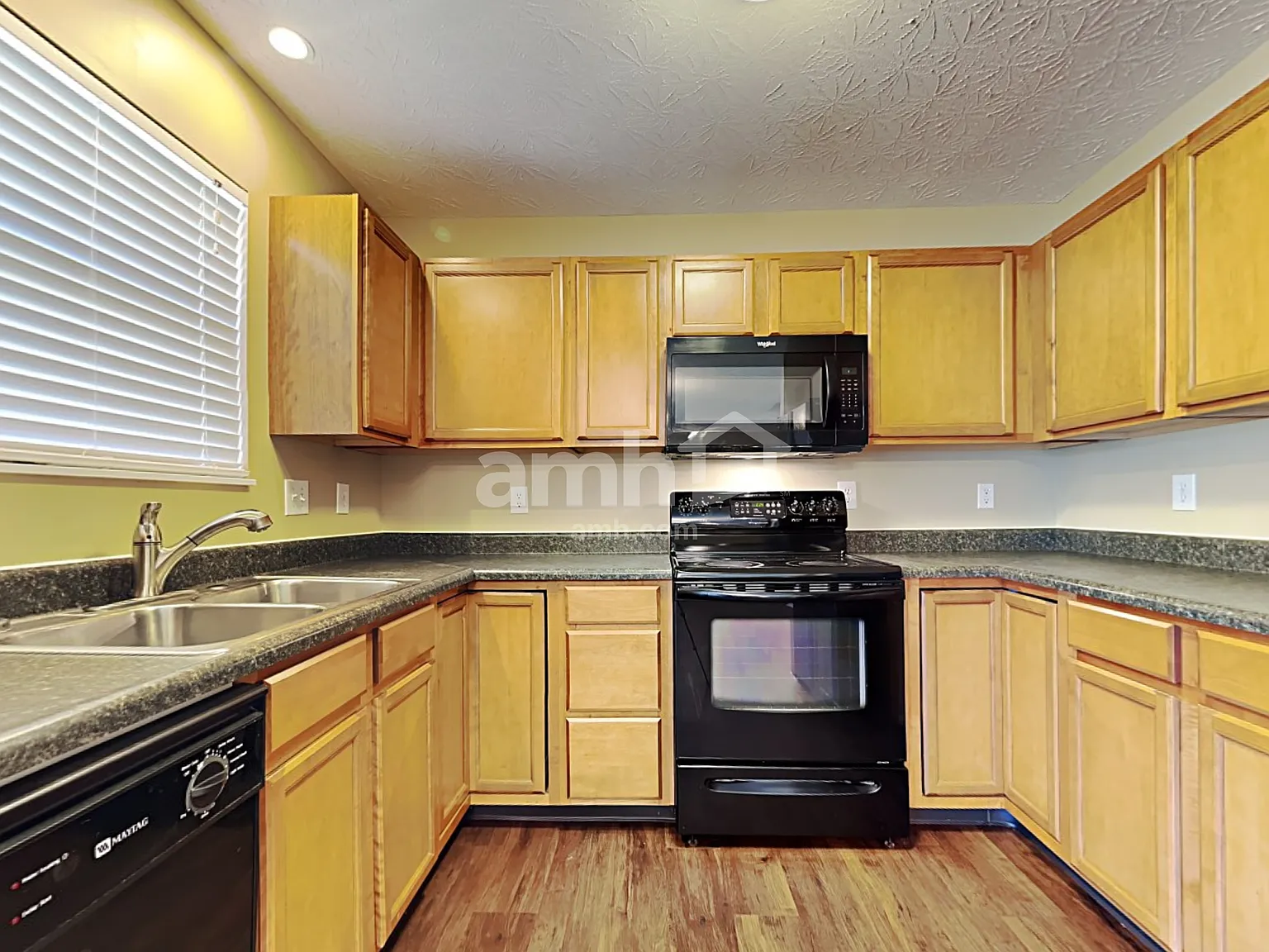 4 bed, 2.5 bath, 2000 sqft, $2,680 — Photo 3