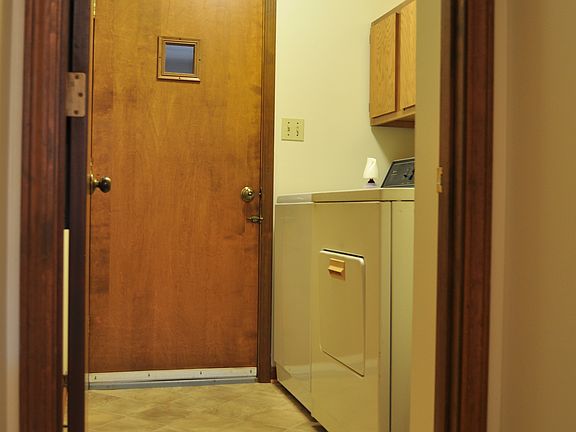 3rd image of 3010 Sterling Ct