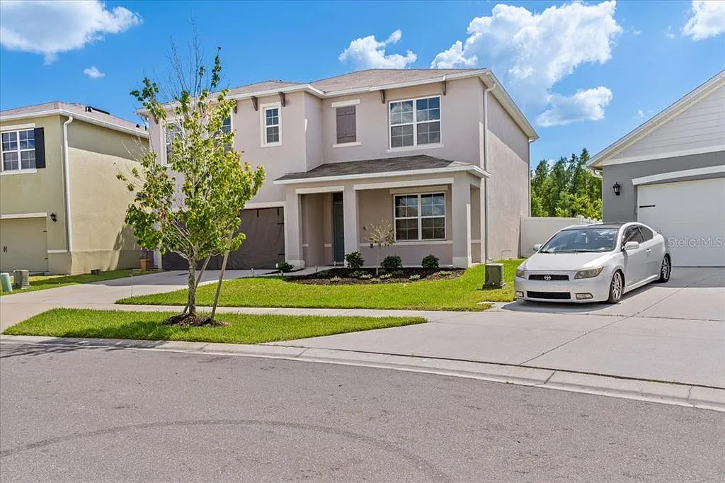 5 bed, 3.0 bath, 2696 sqft, $3,250 — Photo 2