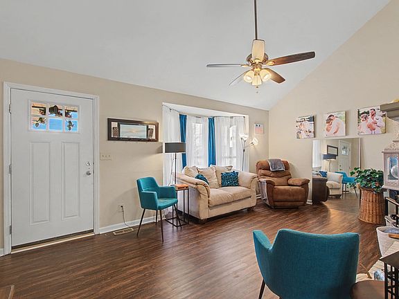 3rd image of 2022 Windmeade Dr