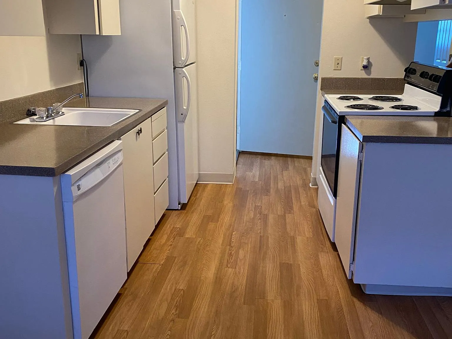 Parkwood Court Apartments — Photo 4