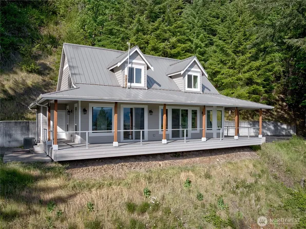 46 Wildwood Lane, Cathlamet, WA 98612