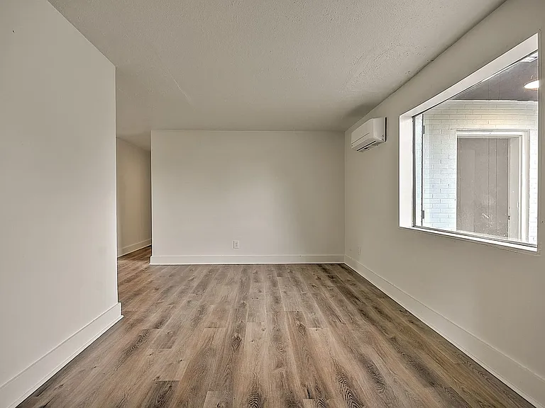 718 W G St — Photo 19