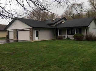 10348 Baederwood Dr, Machesney Park, IL 61115