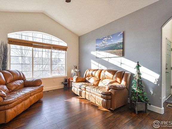 Huge Flex Room off Entryway