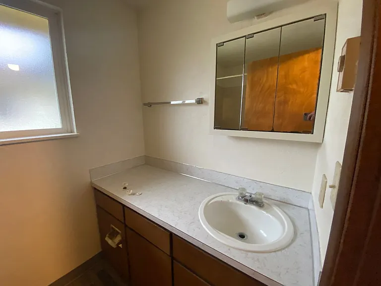 2 bed 1.5 bath Gateway area duplex — Photo 6