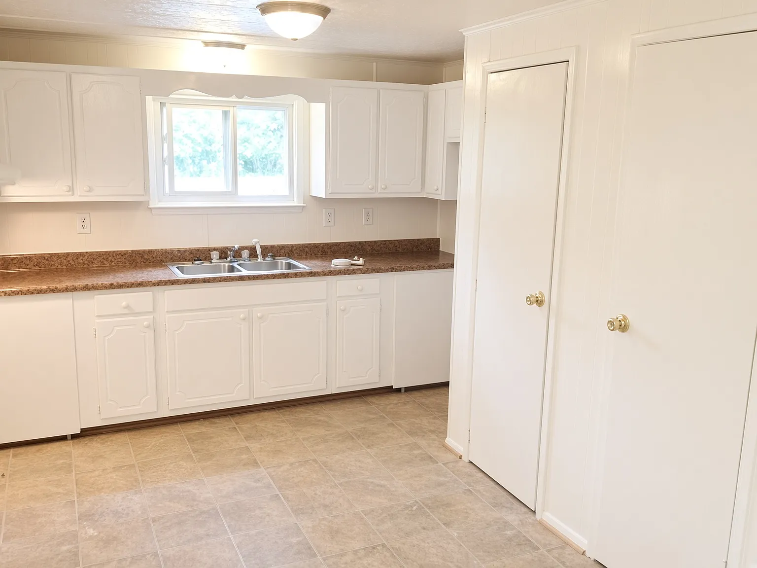 3 bed, 1100 sqft, $1,395 — Photo 2