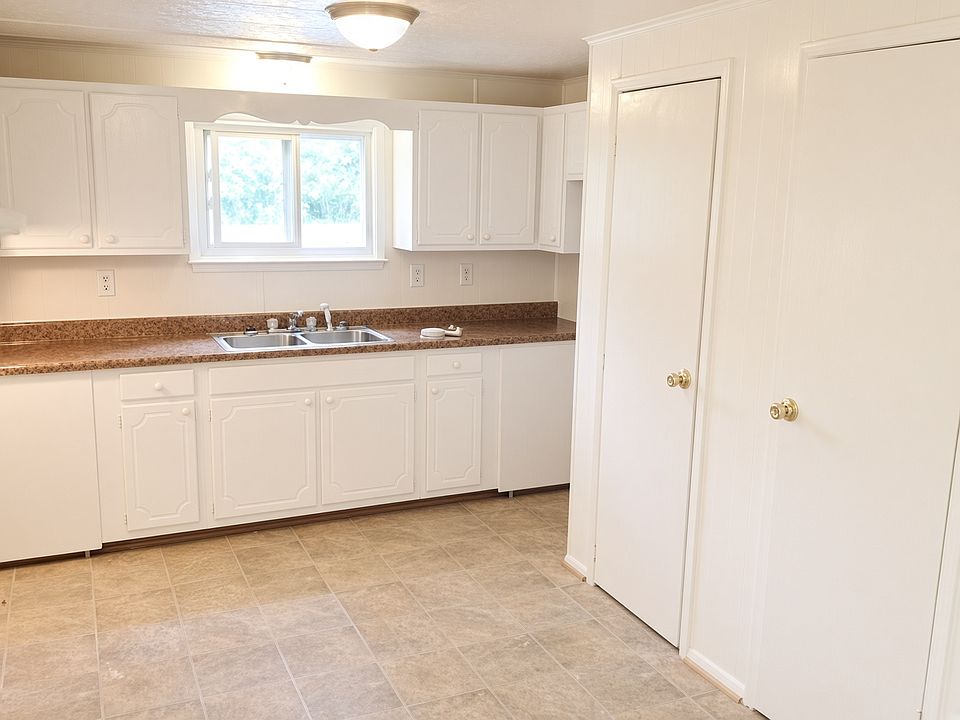 2nd image of 3159 Travellers Rd
