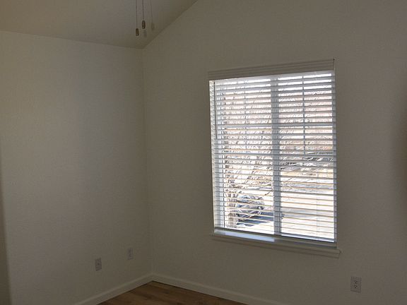 Vaulted ceiling in bedroom 10x12