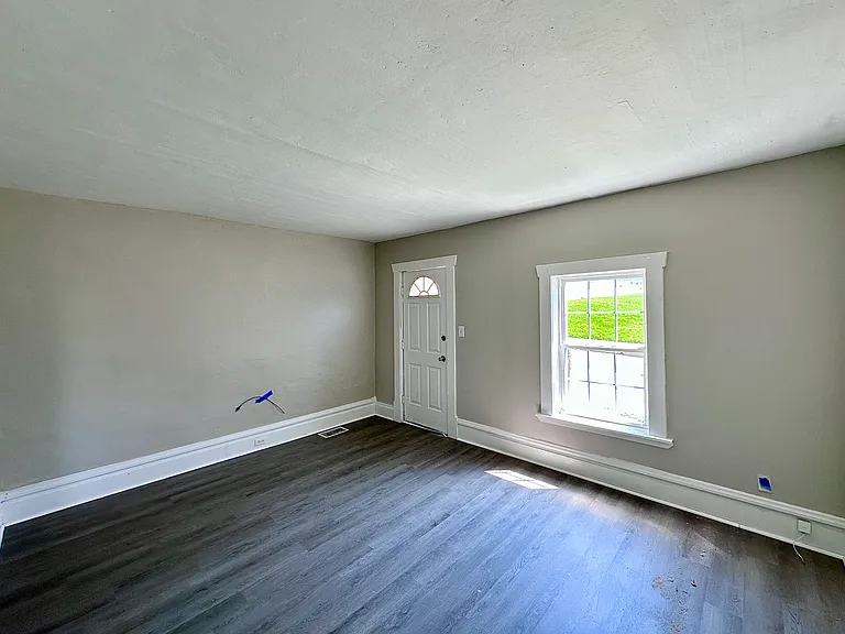 831 Morton St — Photo 12