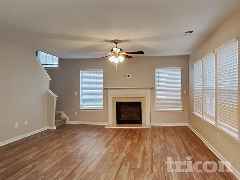2120 Clear Brooke Dr — Photo 2
