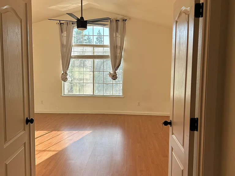 107 N Helm Ave — Photo 9