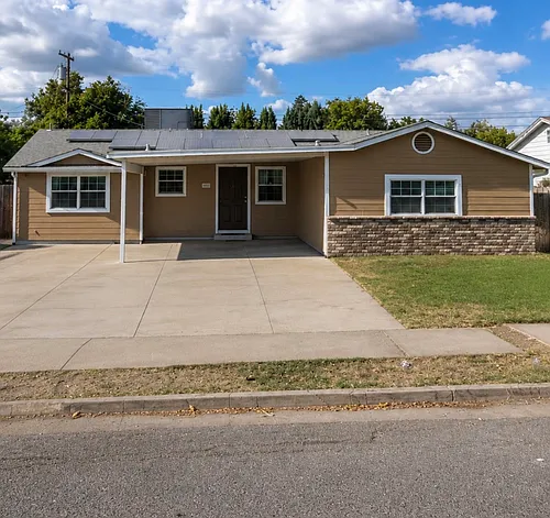 1465 Tamarack Ave Photo 1