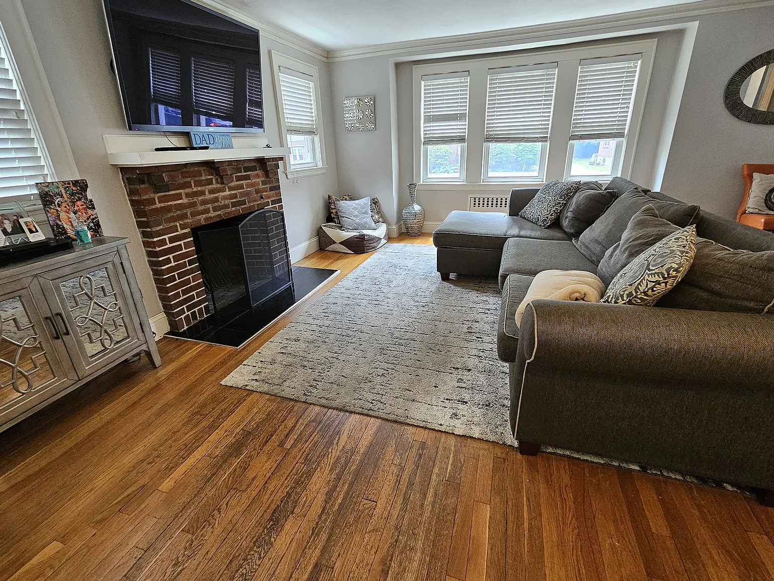 3 bed, 1.5 bath, 1900 sqft, $3,850 — Photo 4