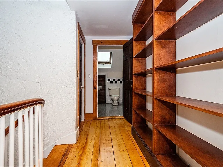 31 Myrtle St #4 — Photo 10