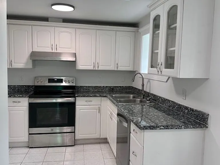 3800 NE 7th St — Photo 11
