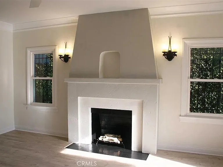 8001 Blackburn Ave #1/2 — Photo 13