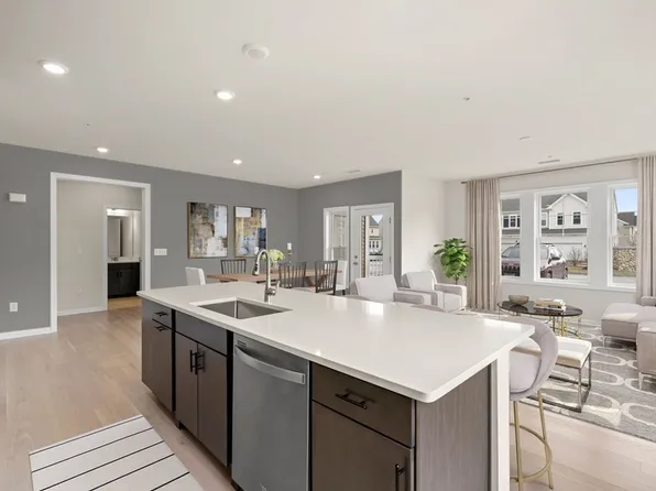 280 Martins Lndg #301, North Reading, MA 01864