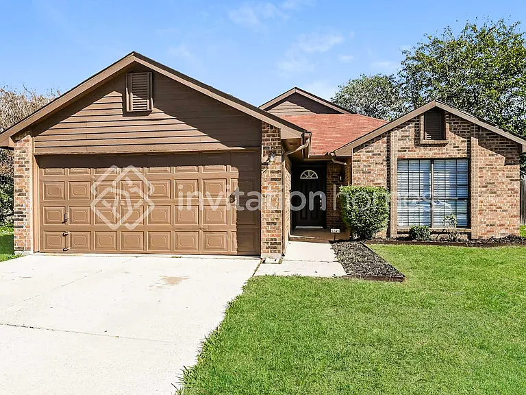 4245 Periwinkle Dr — Photo 1