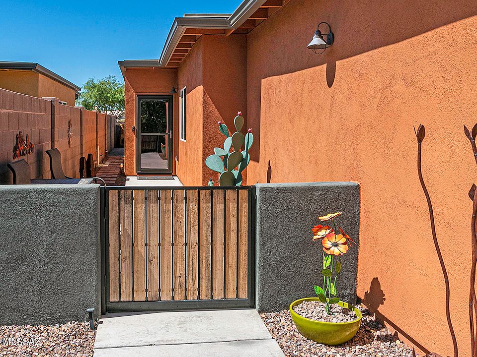 1st image of 3049 N Dasylirion Dr