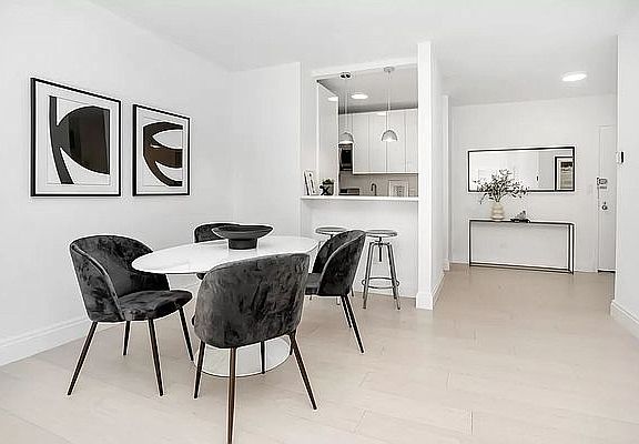 4th image of 130 E 63rd St APT 9D
