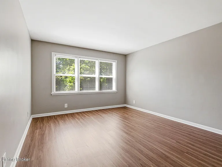 319 Idlewylde Dr #8 — Photo 3
