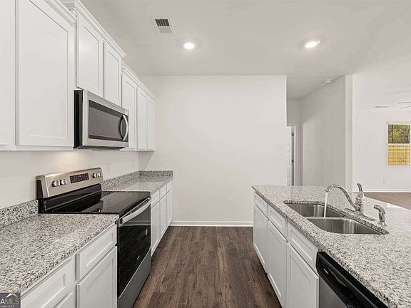 4th image of 6038 Knickerbocker St