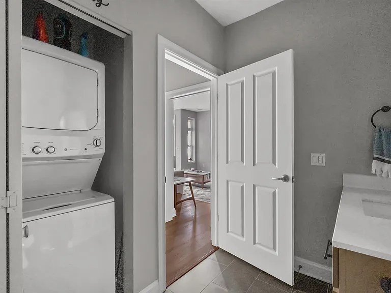 1905 N Water St #102 — Photo 22