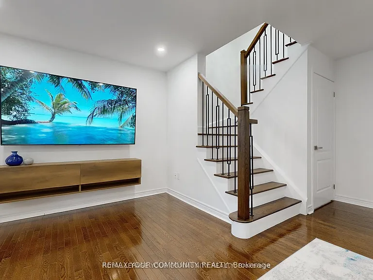 52 Four Seasons Cres — Photo 14
