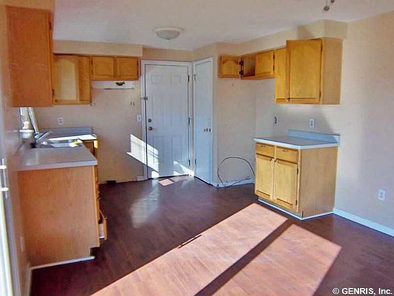3rd image of 67 Chiswick Dr