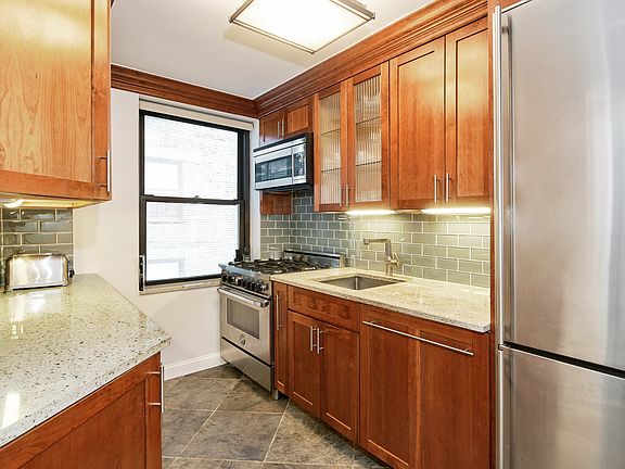 5th image of 235 E 73rd St #4A